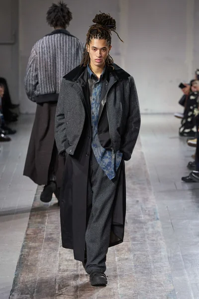 Look 15